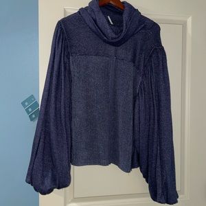 Free people sweater, cowl neck, Belle sleeve L NWOT